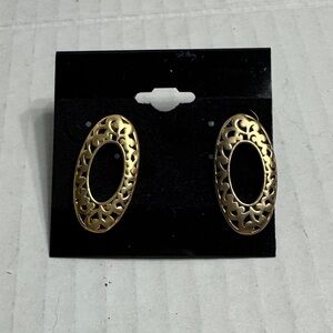 Chic Gold Filigree Oval Earrings